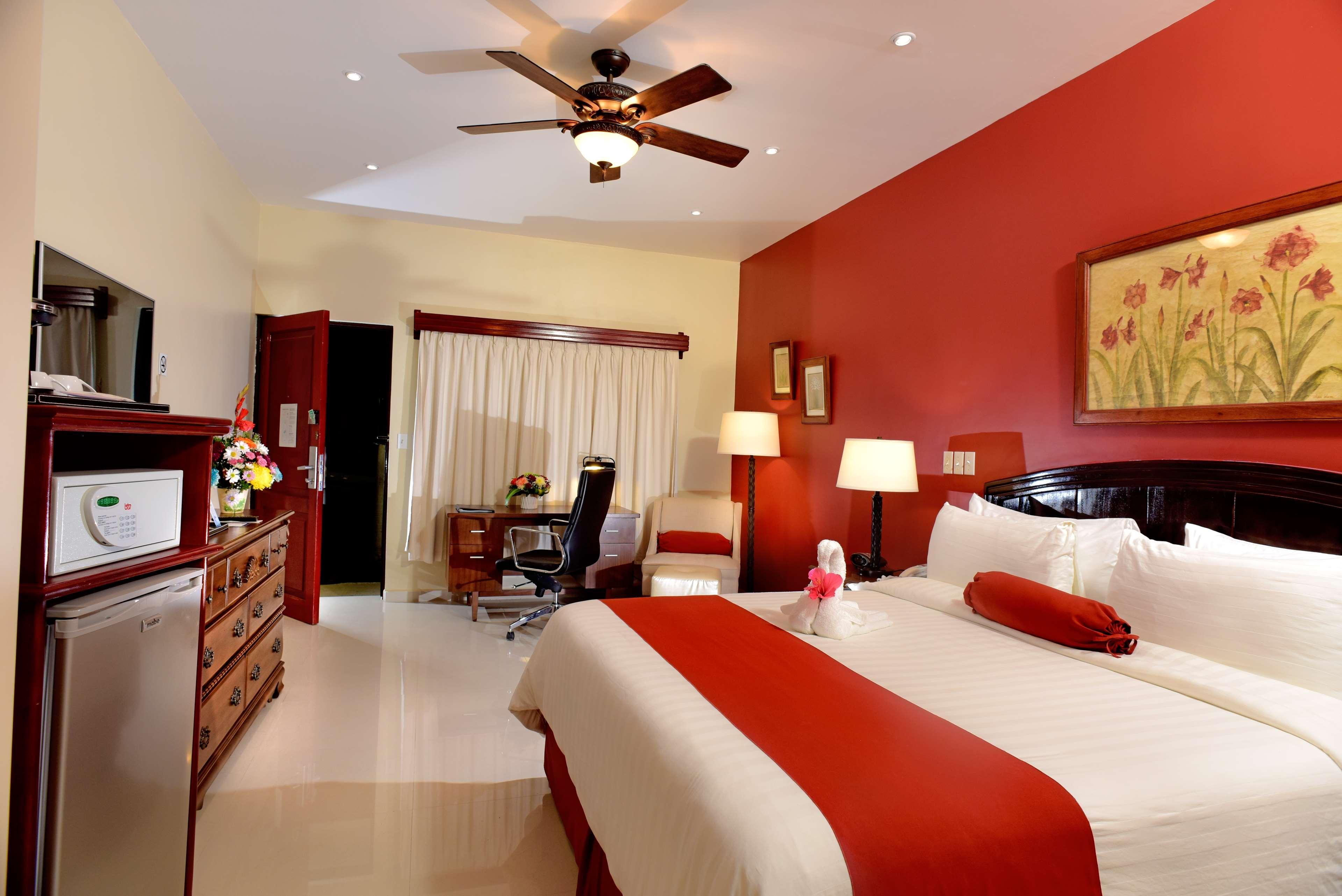 Best Western Plus Belize Biltmore Plaza Белиз Сити Екстериор снимка