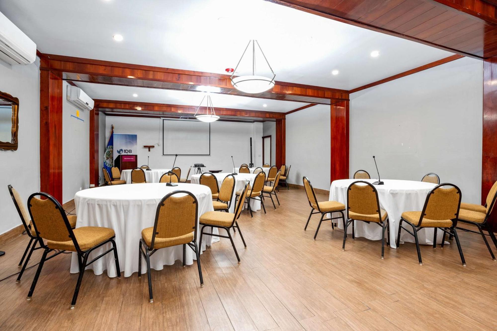 Best Western Plus Belize Biltmore Plaza Белиз Сити Екстериор снимка