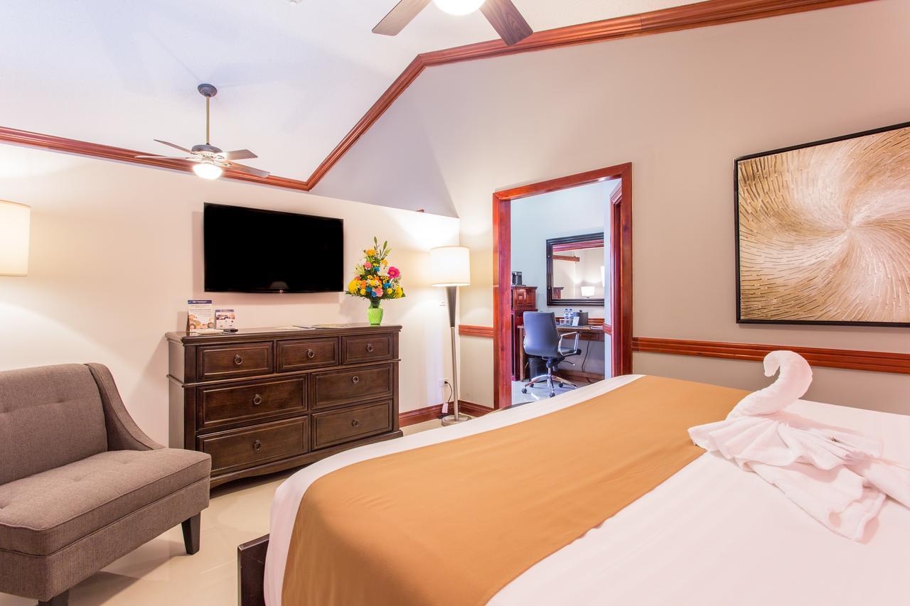 Best Western Plus Belize Biltmore Plaza Белиз Сити Екстериор снимка